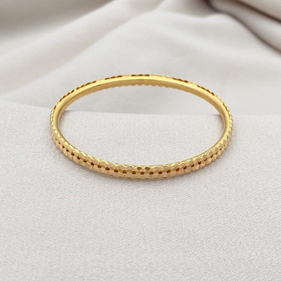 Children's gold bangles, 21 karat, weighing 3.70 grams