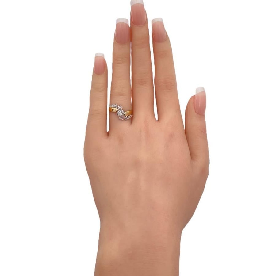 18-karat gold ring, weighing 1.56 grams