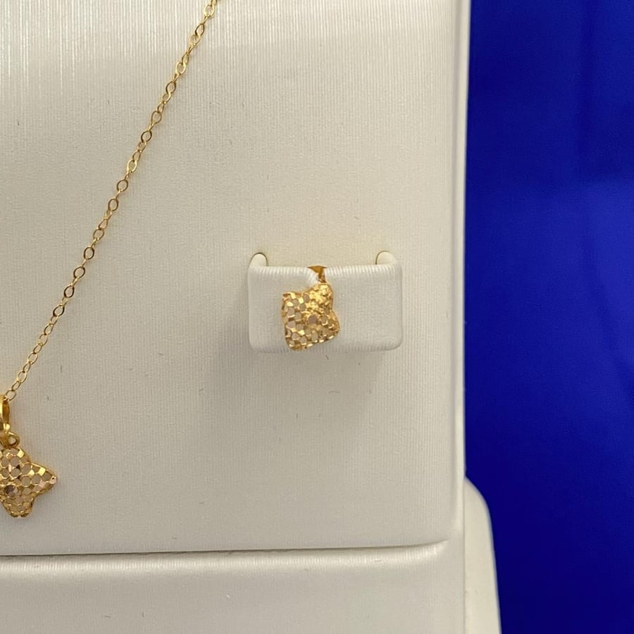 Half a set of baby necklaces, 21 karat gold, weighing 2.05 grams