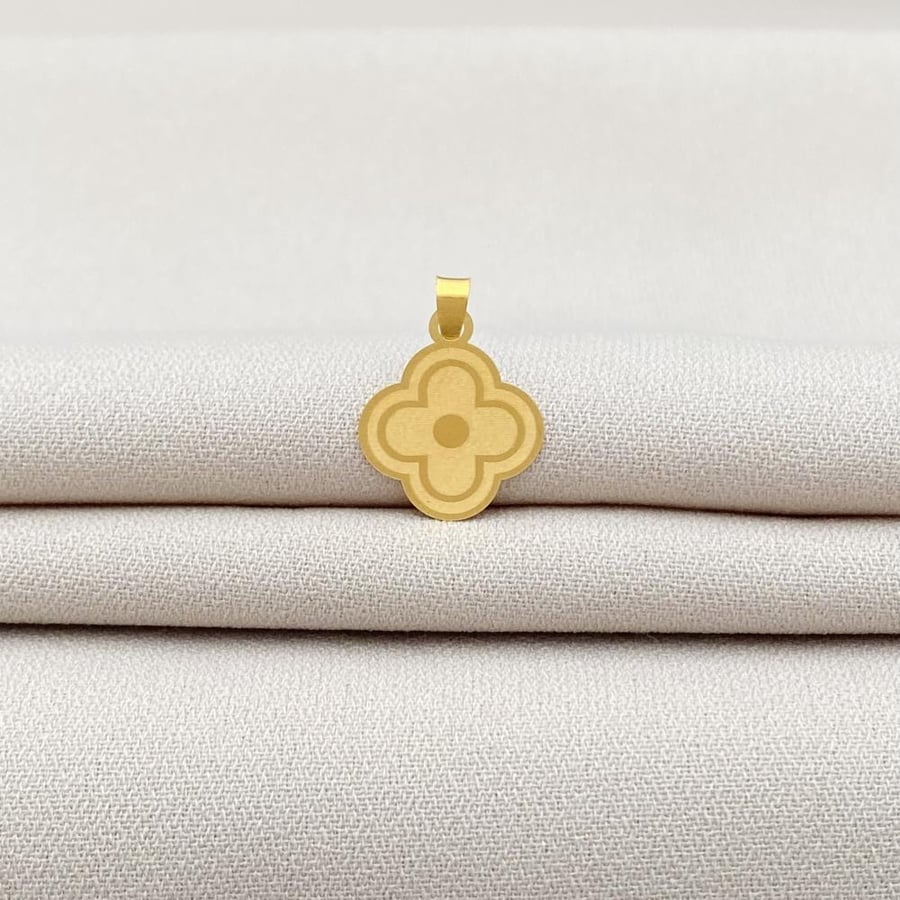 Its pendant is made of 18-karat gold and weighs 0.24 grams.