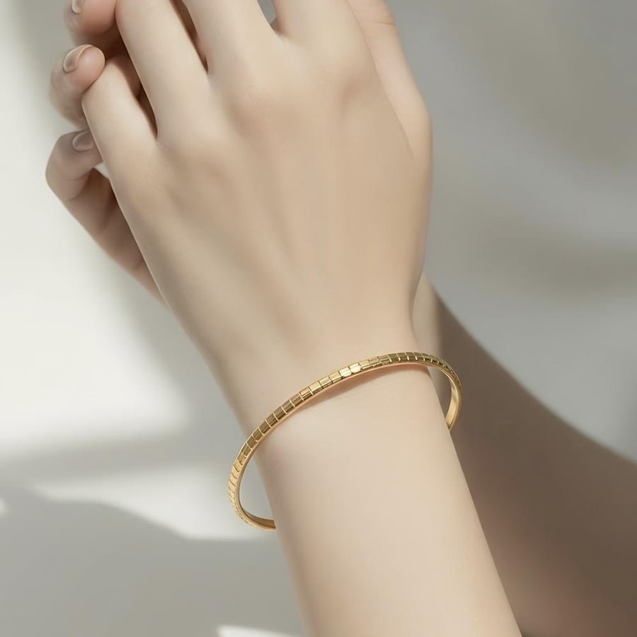 غويشه ذهب عيار 21 الوزن 5.20 جرام