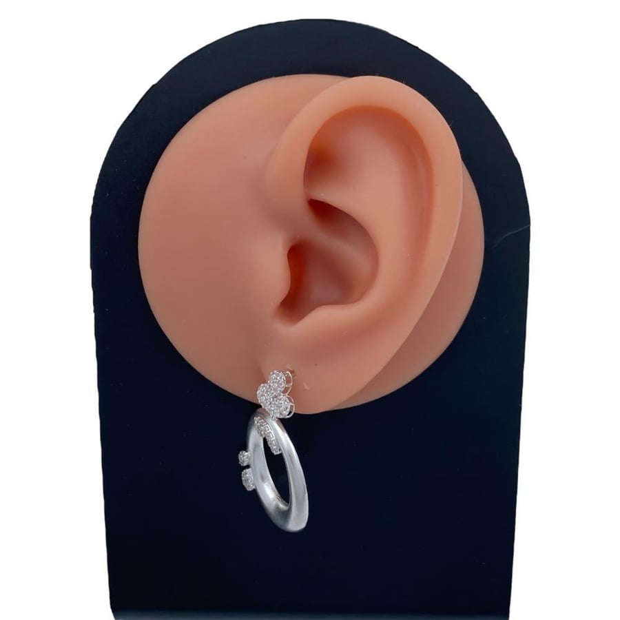 18-karat gold earrings, weighing 6.62 grams