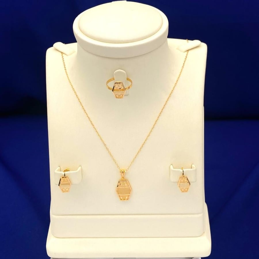 Half a set of children's gold jewelry (21 karat), weighing 3.25 grams