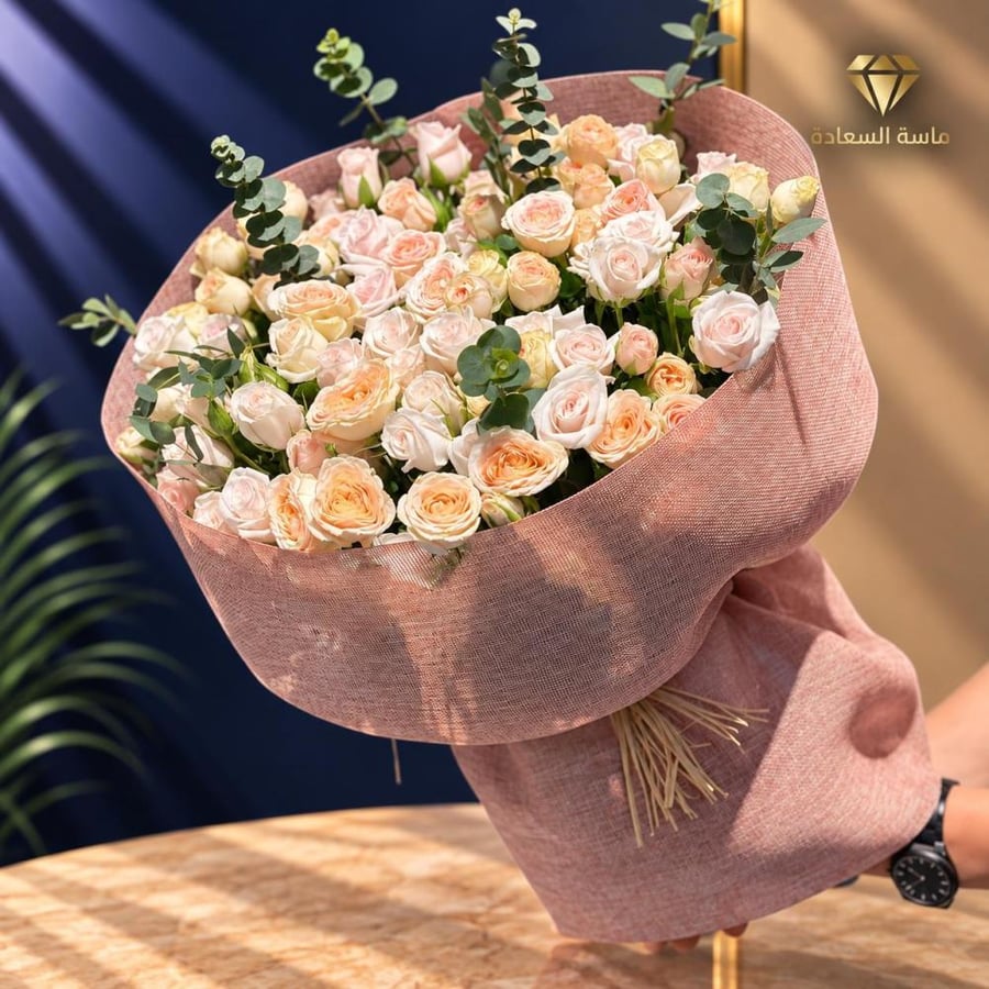 باقة ورد أنيقه مناسبه للإهداء - ورد ابيض طبيعي