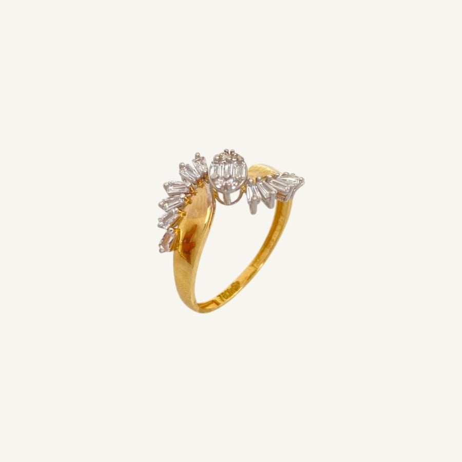 18-karat gold ring, weighing 1.56 grams