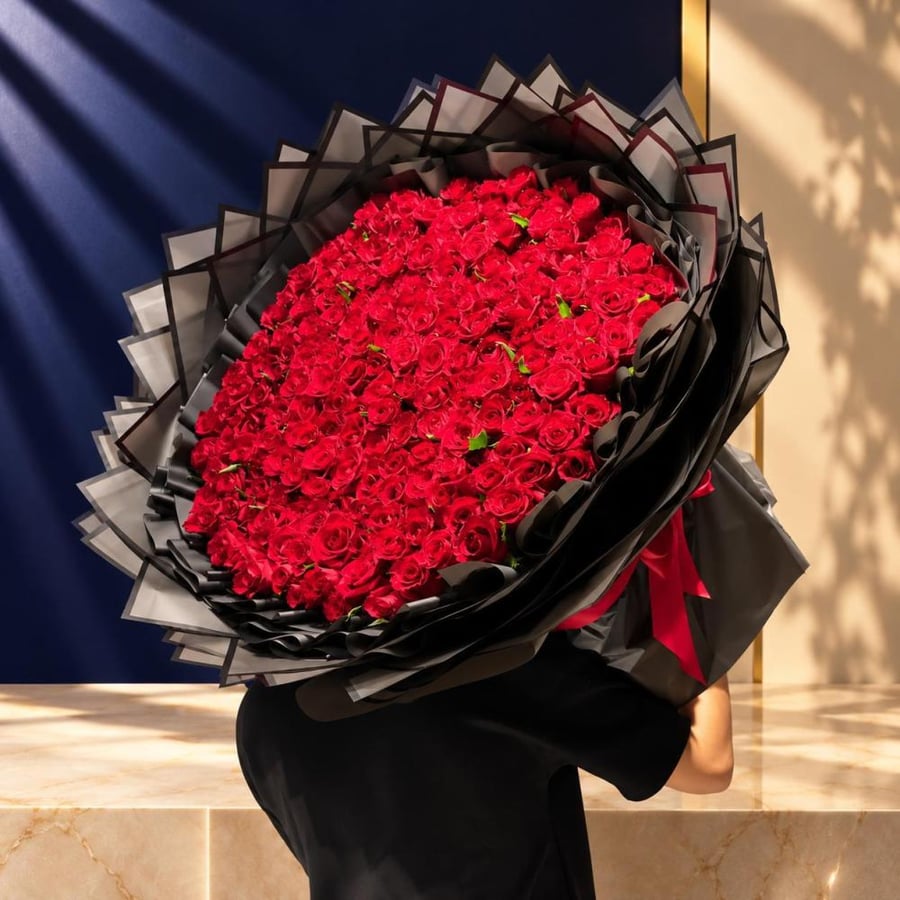 باقة ورد أحمر طبيعي - 100 وردة برائحة حلوة