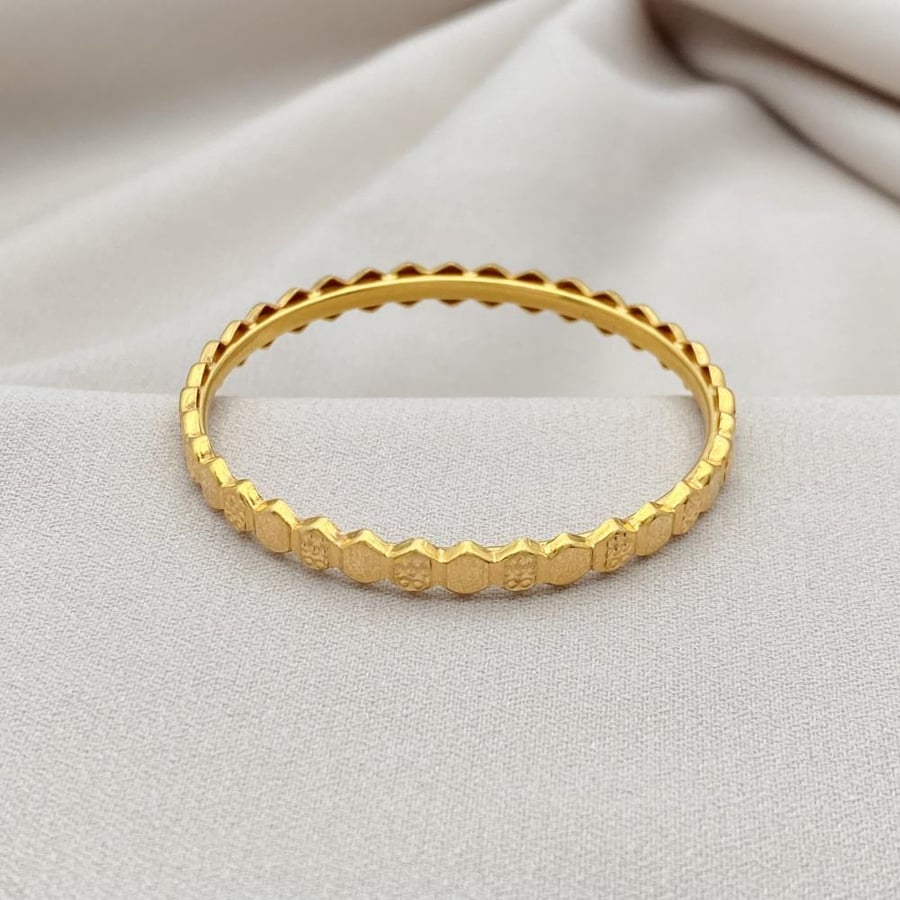 Children's gold bangles, 21 karat, weighing 6.78 grams