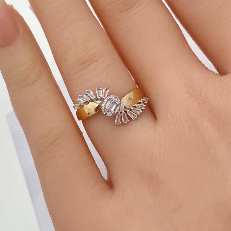 18-karat gold ring, weighing 1.56 grams