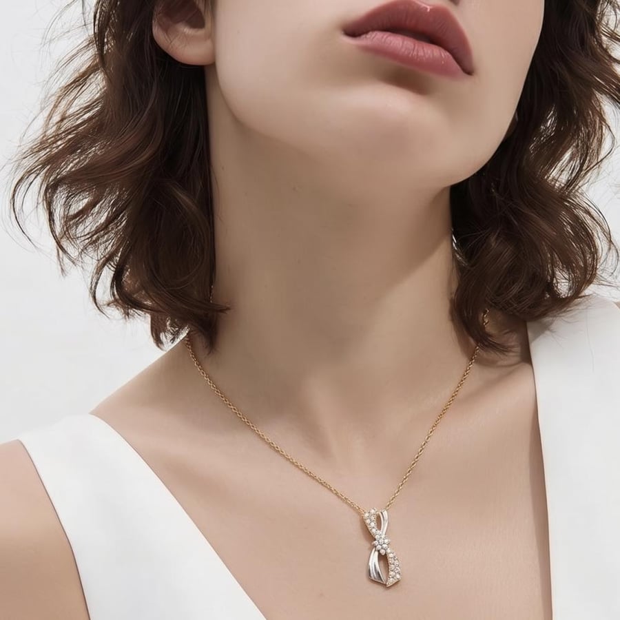 18-karat gold necklace, weighing 0.86 grams
