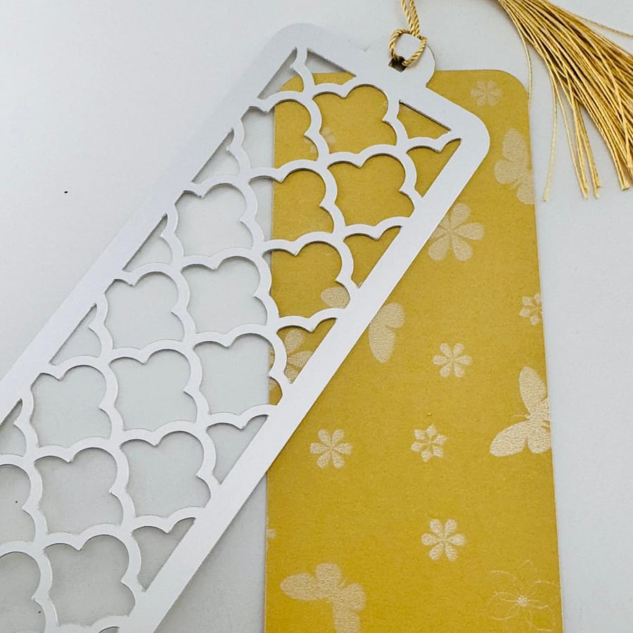 A distinguished bookmark with metallic paper