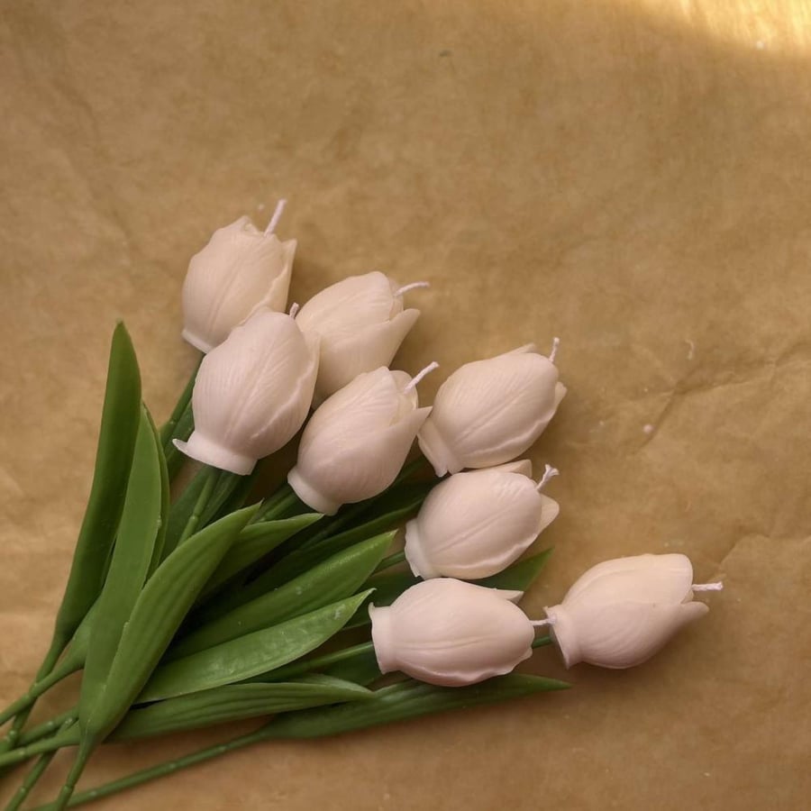 Tulip candle