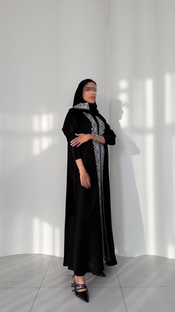 Internet abaya, half Klosh, with stretch sleeves (white)
