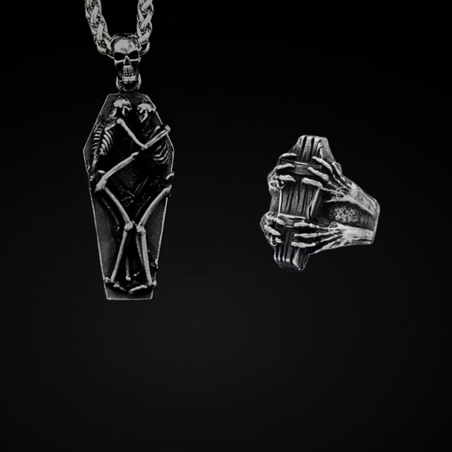 قلادة وخاتم | The coffin