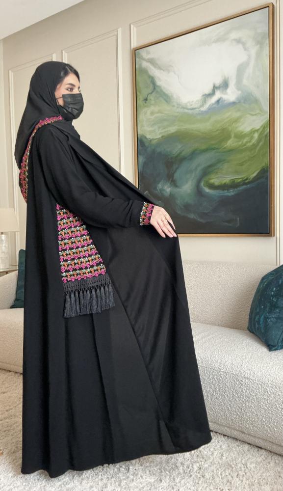 عبايه مطرزه بألوان صيفيه