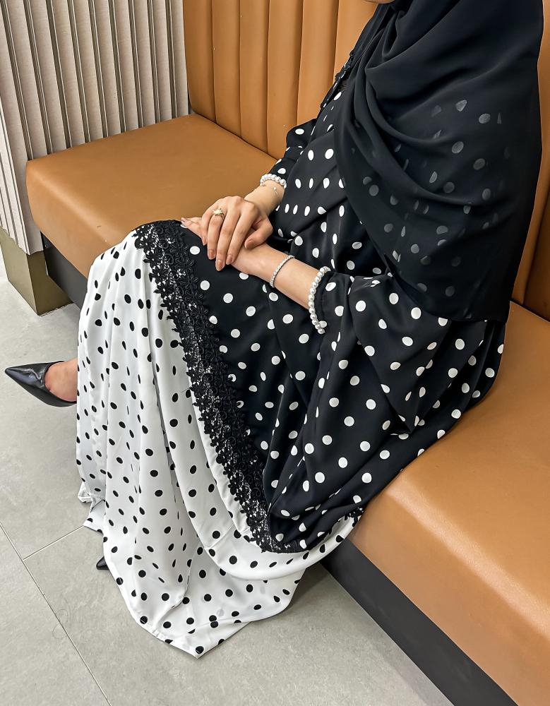 عباية Polka Dots
