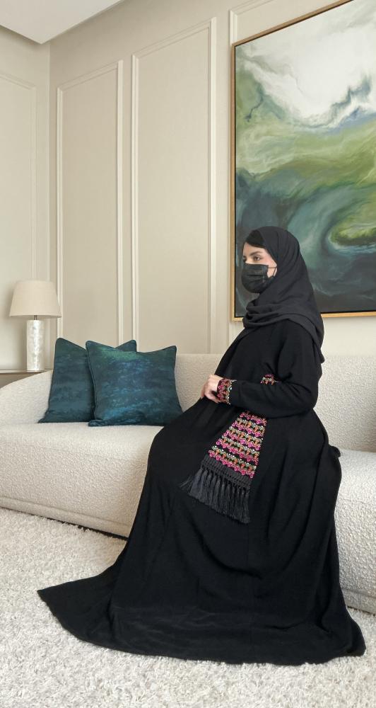 عبايه مطرزه بألوان صيفيه
