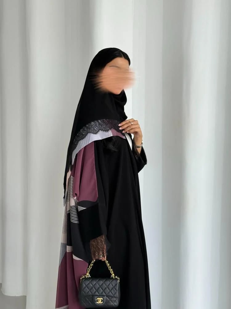 عباية كريب اسود وشيفون بطرف دانتيل