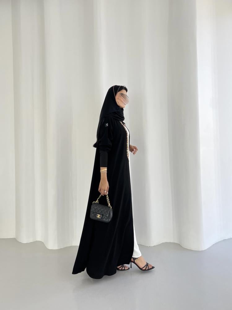 عباية كريب اسود مع اكمام استرتش