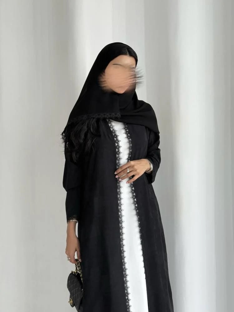 عباية كريب اسود مموج مع كلفة