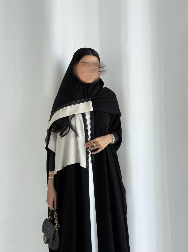 عباية كريب اسود وبيج مع كلفة