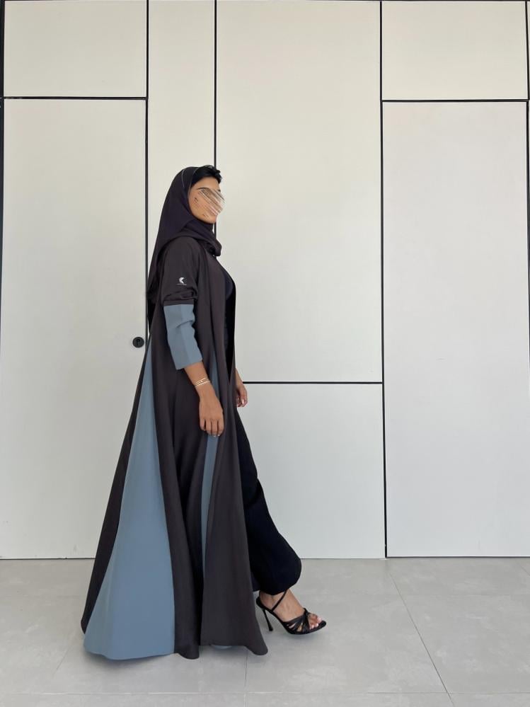 عباية كريب رمادي مع كريب سماوي