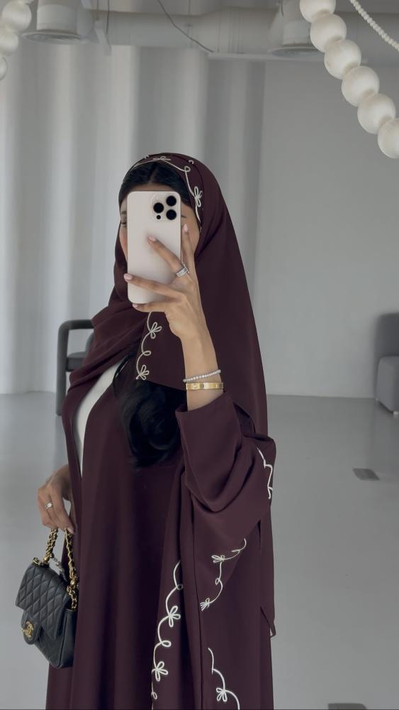 عباية كريب عودي نص بشت مع تطريز خاص