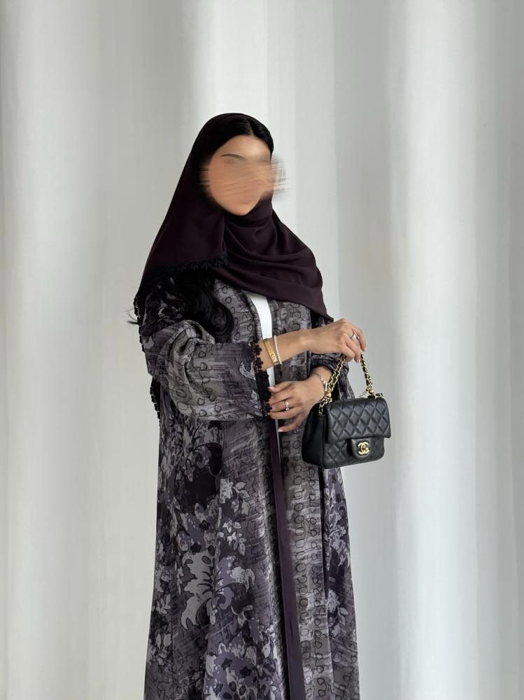 عباية شيفون مموج مع كلفة طرف