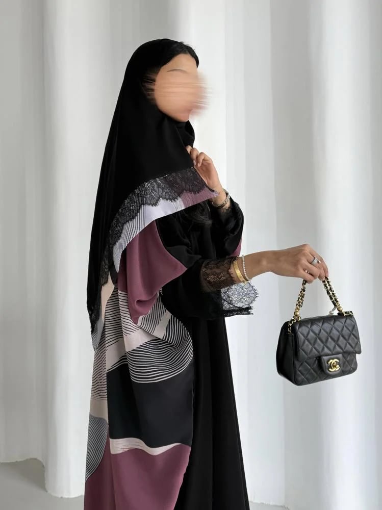 عباية كريب اسود وشيفون بطرف دانتيل