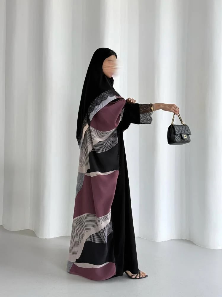 عباية كريب اسود وشيفون بطرف دانتيل