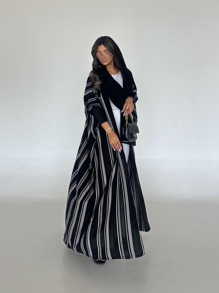 عباية كريب مخطط مع اكمام استرتش اسود