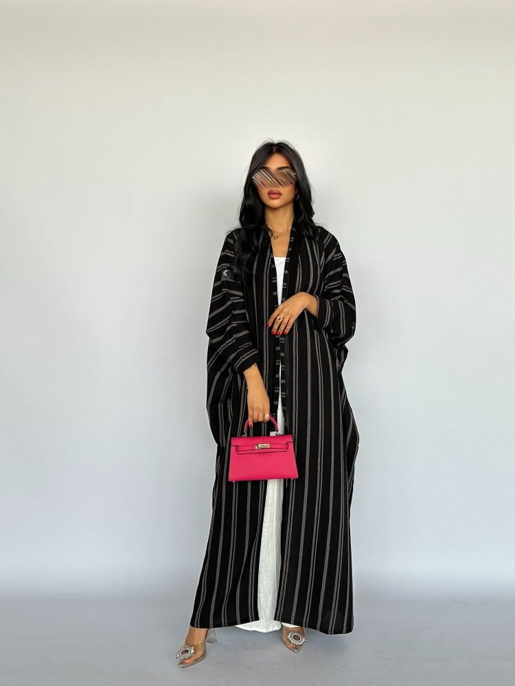 عباية كريب اسود مخطط