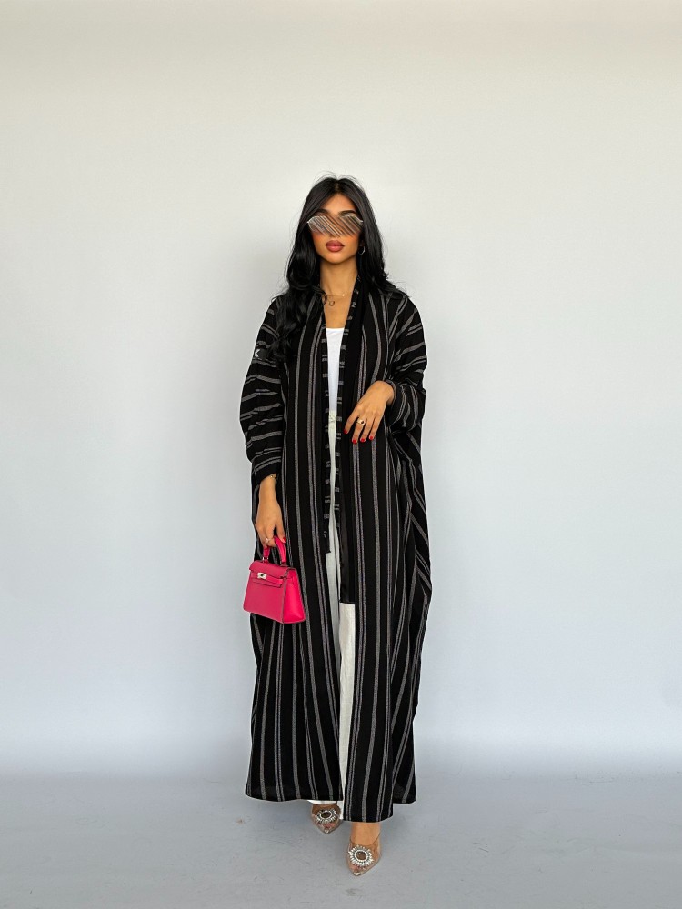 عباية كريب اسود مخطط