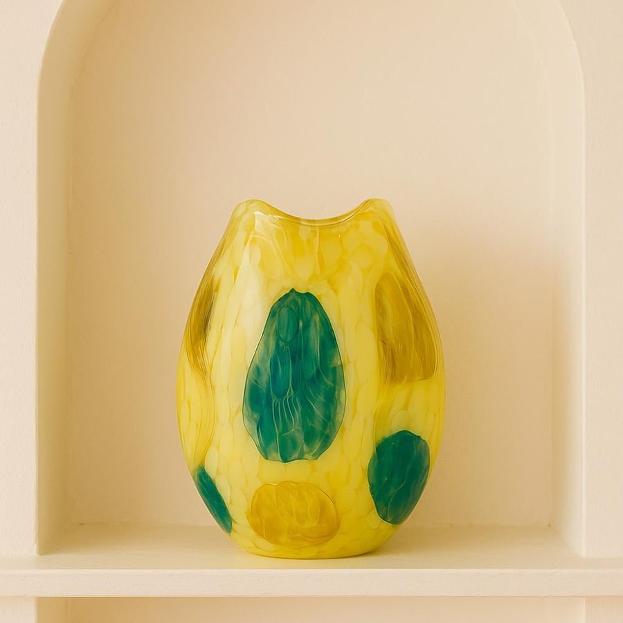 Glass vase with elegant design - a modern artistic touch for your home decor