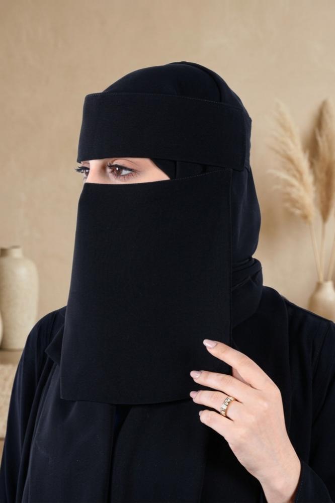 نقاب وسط خط طويل بطبقة علوية لون اسود وربطه من الخلف