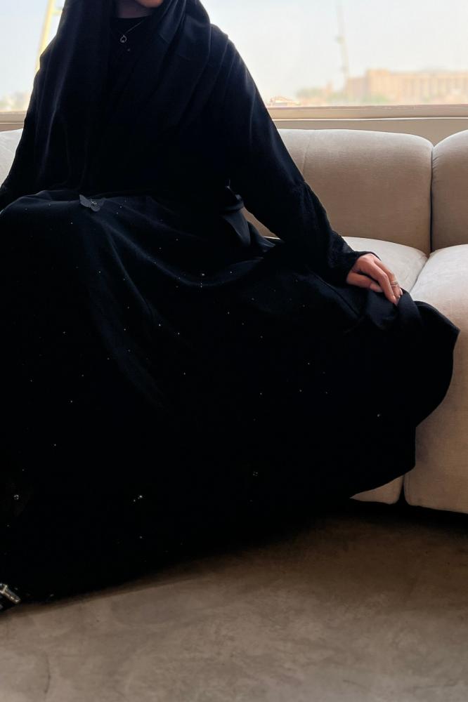 عباية جمان نصف كلوش انترنت بتفاصيل فراشات وفصوص وكم دانتيل مع طرحة