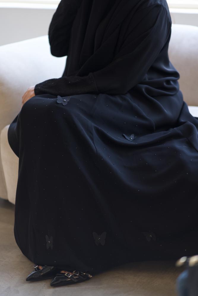 عباية جمان نصف كلوش انترنت بتفاصيل فراشات وفصوص وكم دانتيل مع طرحة