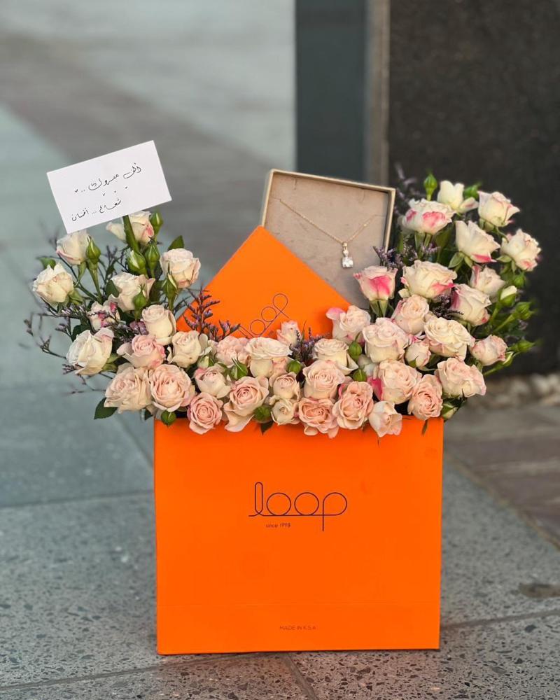 Aoop luxurious necklace