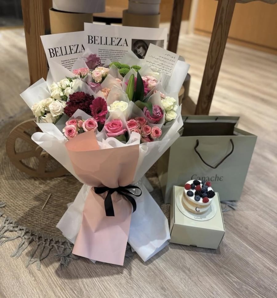 The gift bouquet with cake ganache