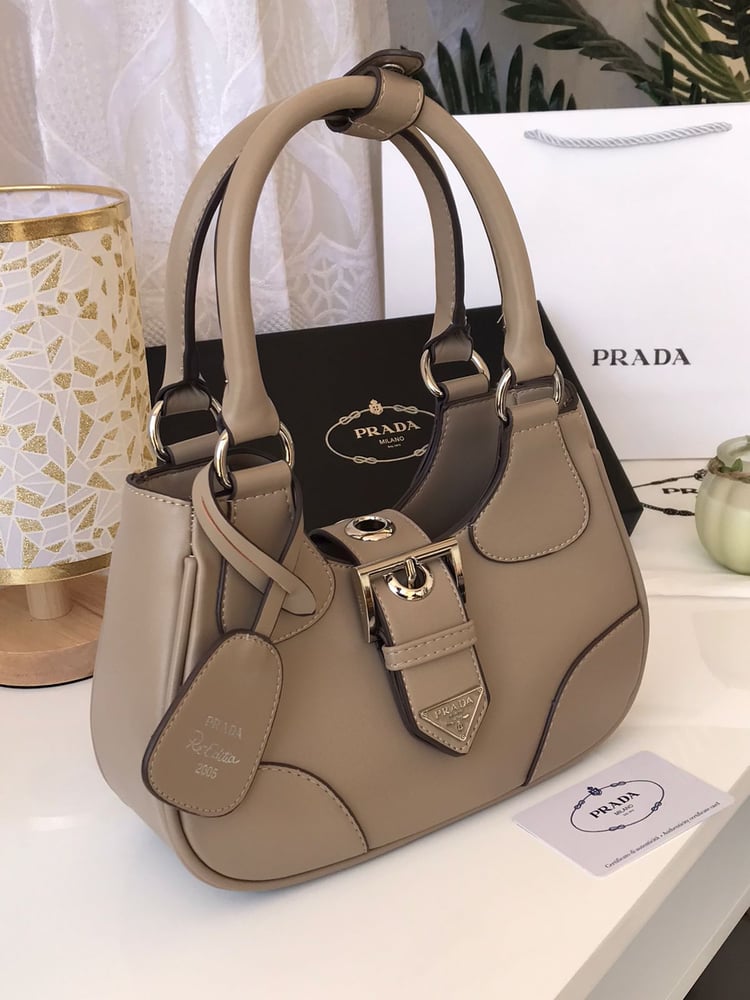 شنطة نسائية برادا Prada - وتد