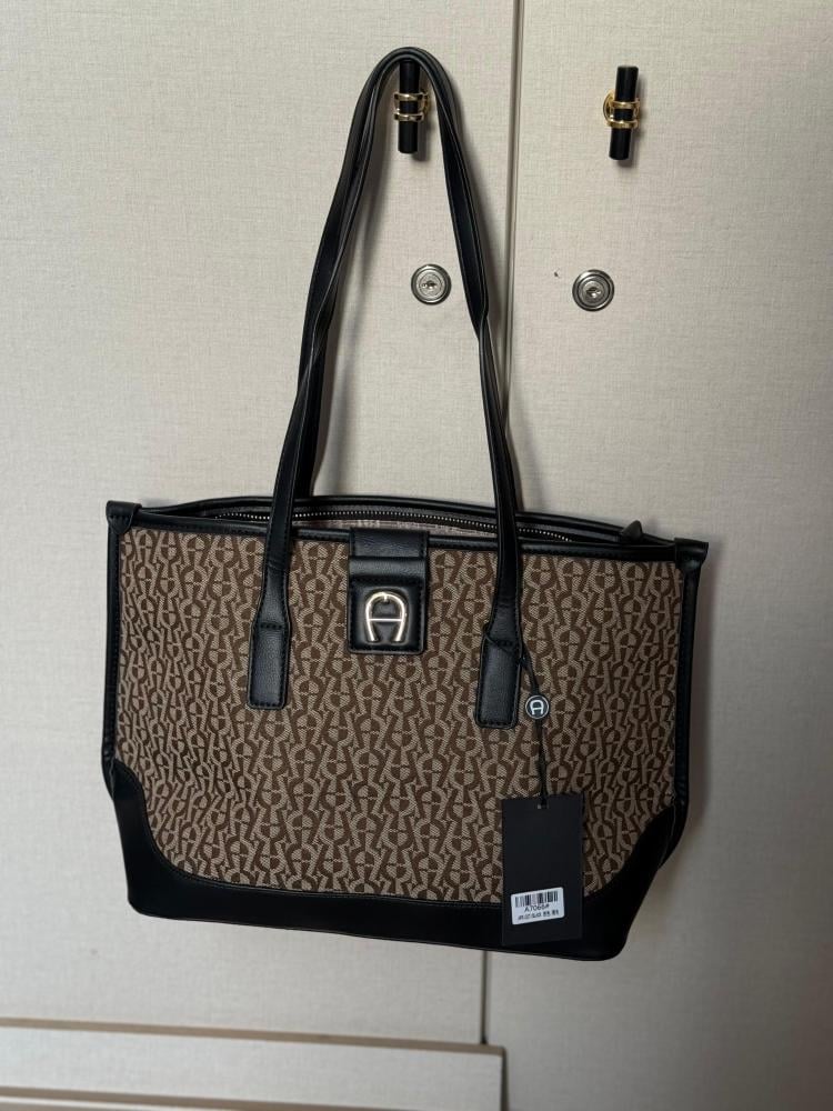 حقيبة اجنر AIGNER توت باق