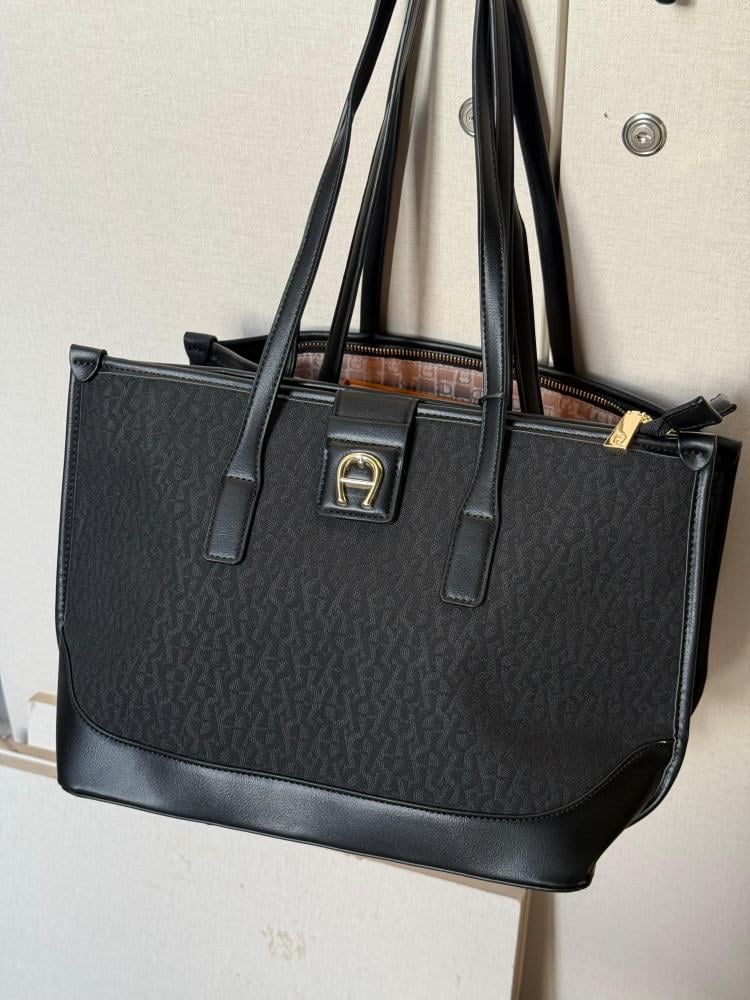 حقيبة اجنر AIGNER اسودقماش توت باق