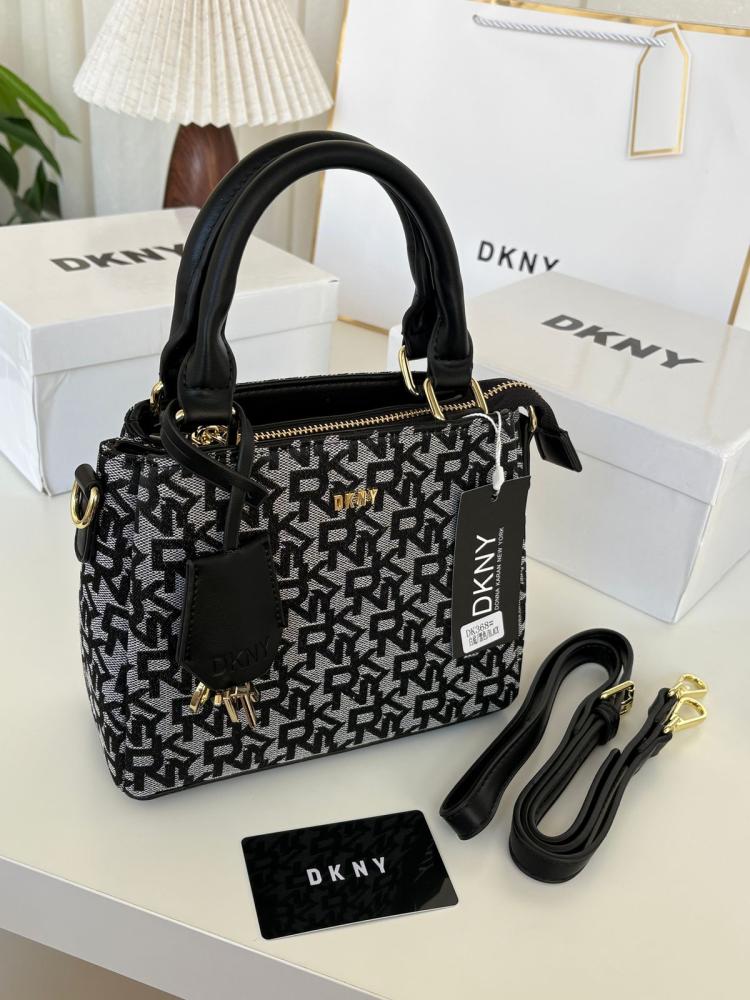حقيبة دكني DKNY رصاصي أطراف اسود