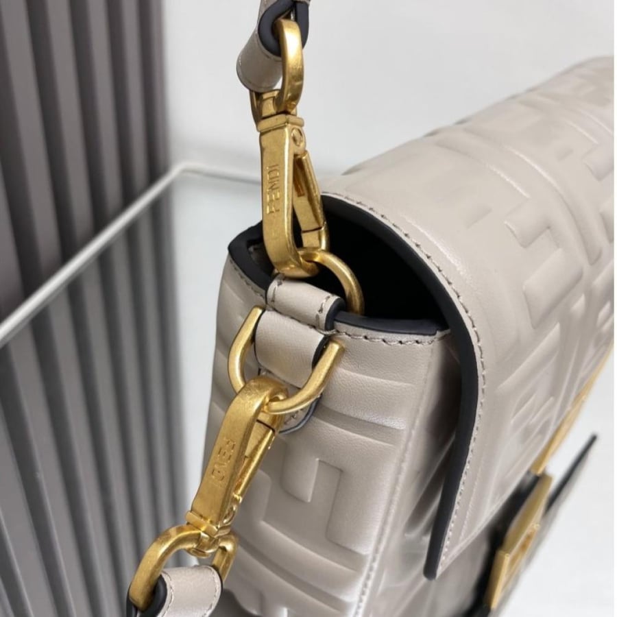 فندي Baguette مقاس 26 cm