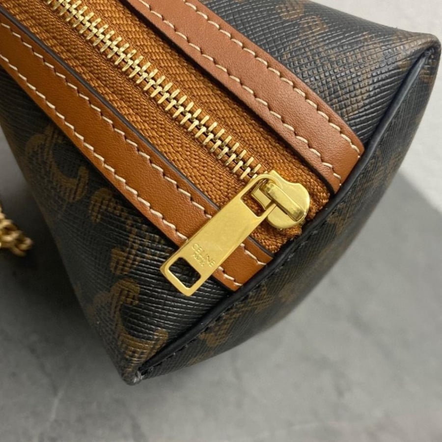 Celine clutch size 16 cm