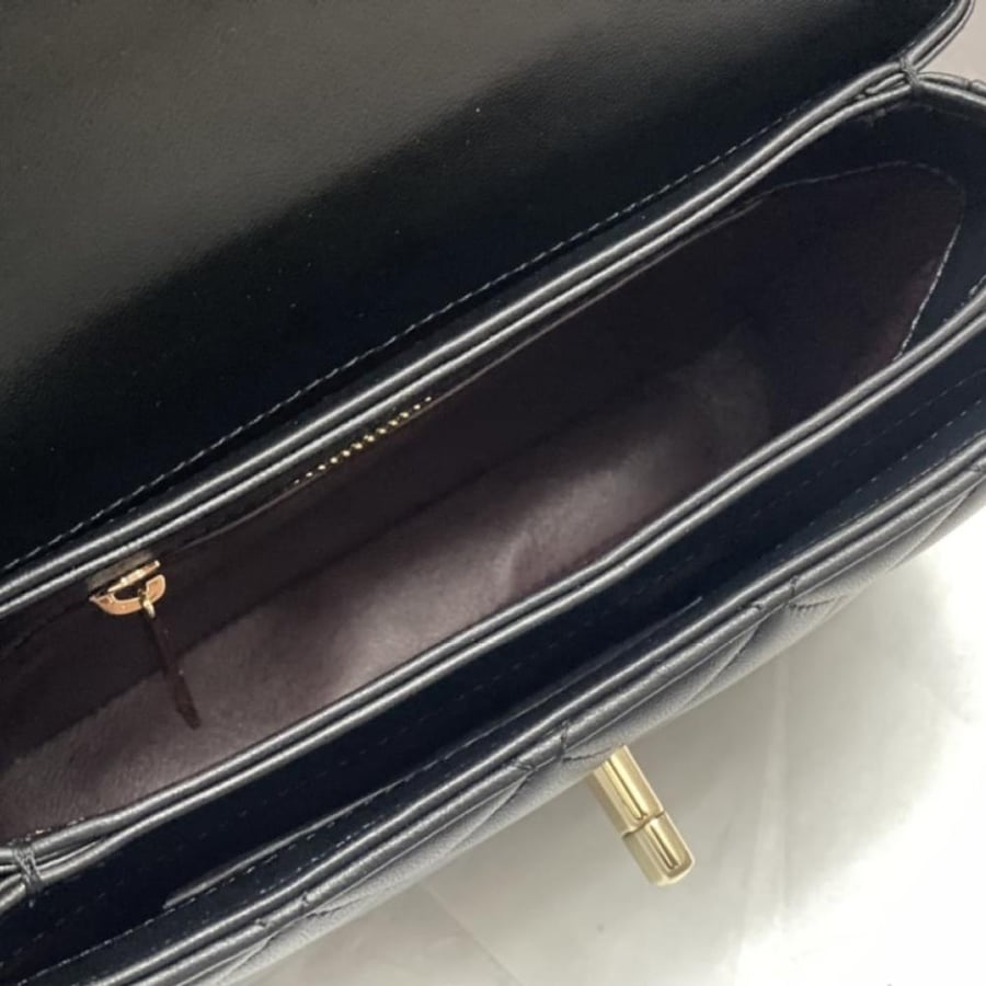 Chanel size 25 cm