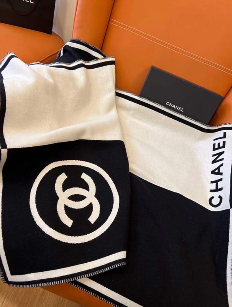 Chanel -Scarf