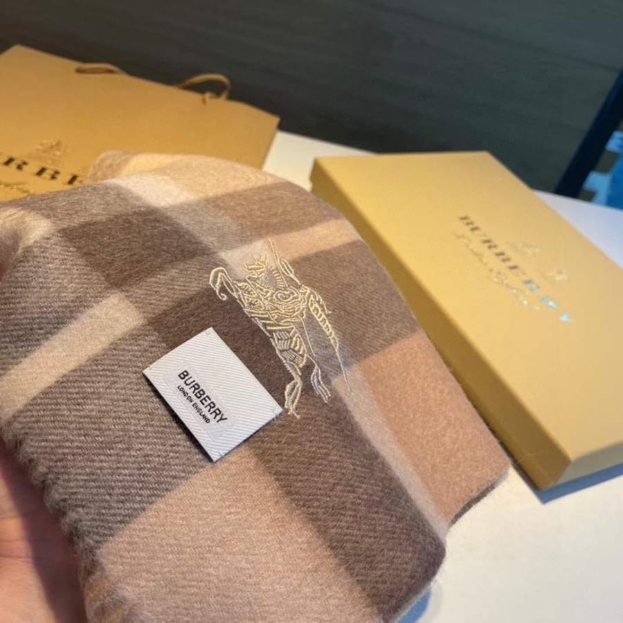 Burberry - Scarf