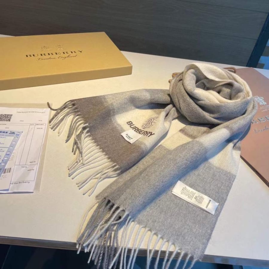 Burberry - Scarf