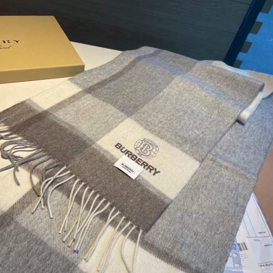 Burberry - Scarf