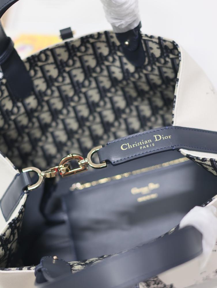 Medium Dior Toujours Bag